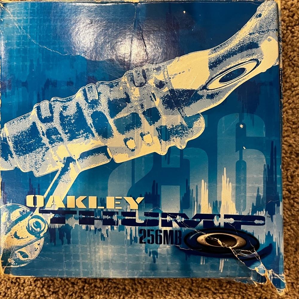 Oakley thump 256 mb very good condition
“RARE” collectors no sound comin